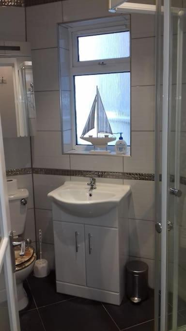 Between Piers, The Stylish Studio Flat In Cannon Place Brighton Luaran gambar